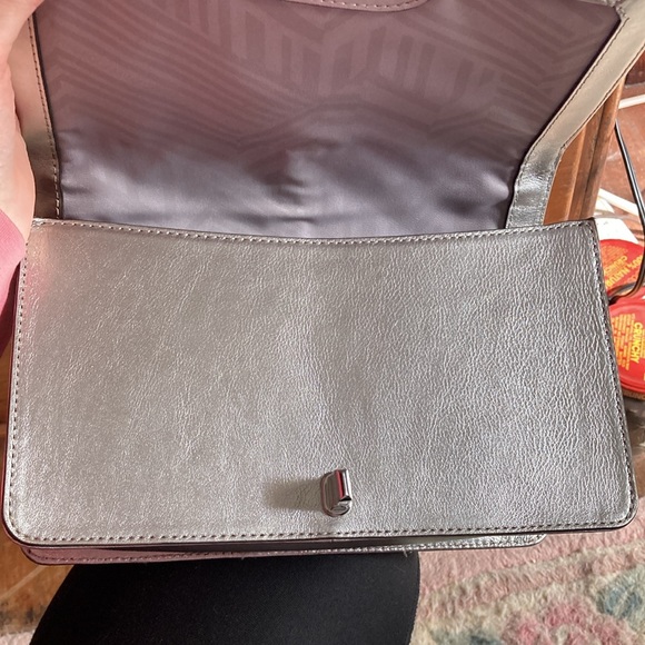 Rebecca Minkoff metallic chevron crossbody/shoulder bag - Picture 9 of 12